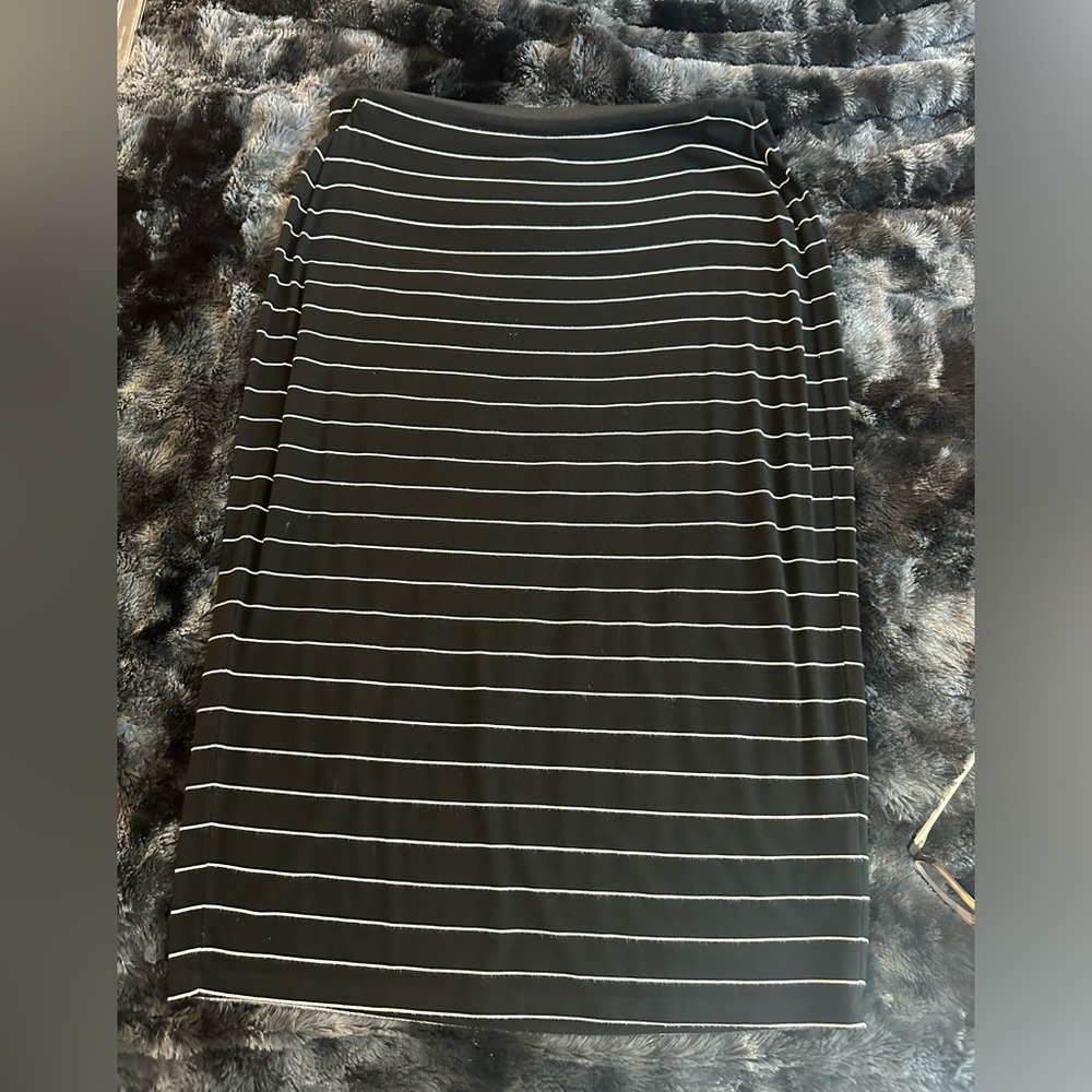 Old Navy Pencil Skirt - Black/White Stripe - Picture 4 of 9